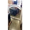 Image 1 : WHITE FRAMED DRESSING MIRROR