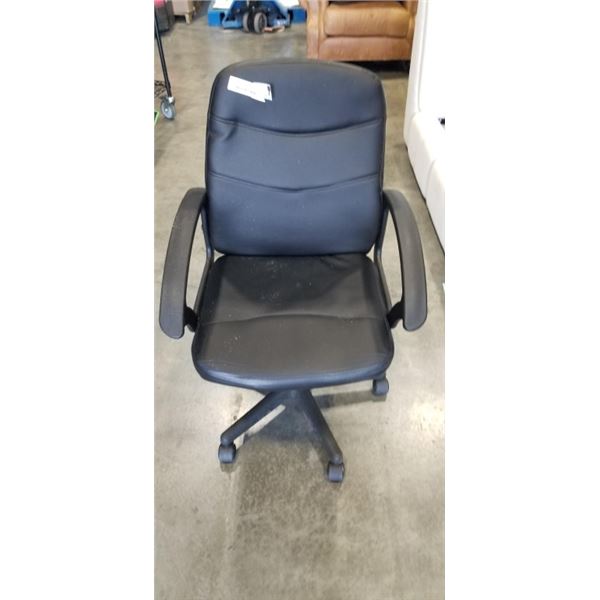BLACK OFFICE CHAIR