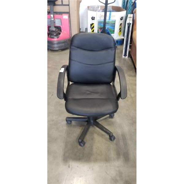 BLACK OFFICE CHAIR
