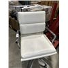 Image 3 : MODERN WHITE AND CHROME ROLLING OFFICE CHAIR