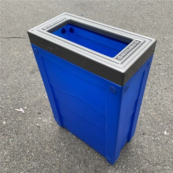 SPACE-SAVING WASTE BIN