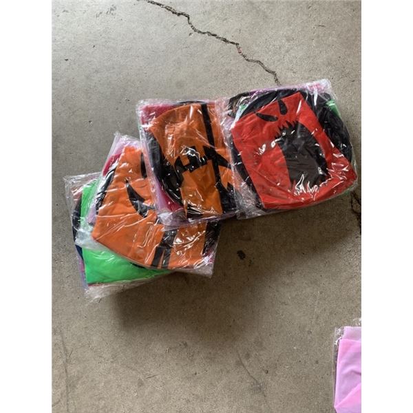 4 SETS OF 6 NEW BATTERY POWERED HALLOWEEN YARD LIGHTS