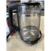 Image 2 : BLACK AND DECKER IRON AND CUISINART KETTLE
