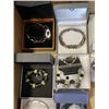 Image 2 : 9 ESTATE CASED BRACELETS AND BANGLES