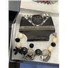 Image 4 : 9 ESTATE CASED BRACELETS AND BANGLES