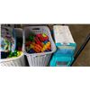 Image 3 : MEGA BLOCKS FOOD TRUCK AND APPROX 700 MEGA BLOCKS