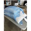 Image 2 : 2 BELOW ZERO PILLOWS
