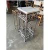 Image 3 : 2 METAL PLANT STANDS. ONE HAS A MARBLE TOP