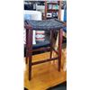 Image 2 : BACKLESS WOODEN COUNTER STOOL WITH FAUX-LEATHER SEAT AND OAK SITTING CHAIR WITH BLUE CUSHINS