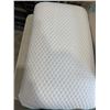 Image 3 : 2 QUEENSIZE MARTHA STEWART MEMORY FOAM PILLOWS