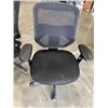 Image 3 : 2 BLACK ROLLING OFFICE CHAIRS