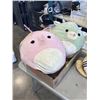 Image 4 : 2 BARBIE PLUSHIES AND 2 SQUISHMELLOWS.