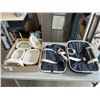 Image 1 : 5 SAFDIE & CO FOOD STORAGE CONTAINERS AND 2 COLLAPSIBLE LUXE TOTES