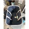 Image 4 : 5 SAFDIE & CO FOOD STORAGE CONTAINERS AND 2 COLLAPSIBLE LUXE TOTES