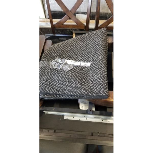 72" X 45" AREA RUG