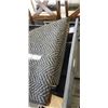 Image 2 : 72" X 45" AREA RUG