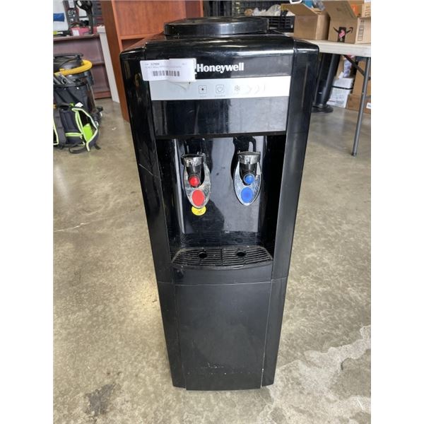HONEY WELL HOT/COOL COOLER WITH MINI FRIDGE ON BOTTOM. WORKING