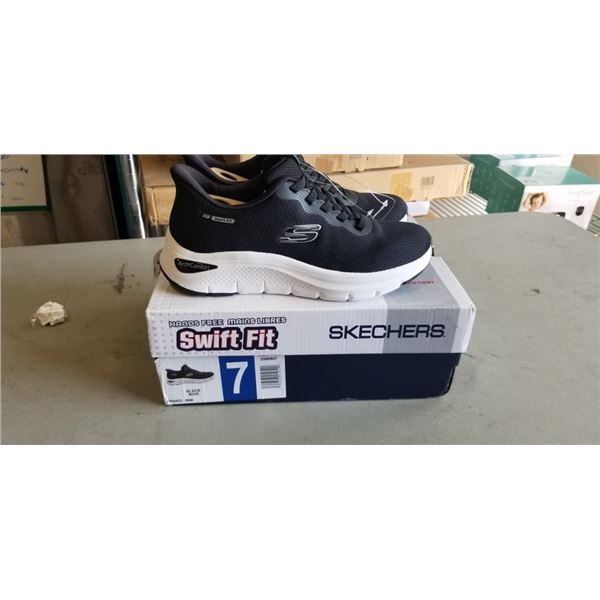 NEW SKETCHERS WOMANS BLACK RUNNERS. SIZE 7. RETAIL $66.99