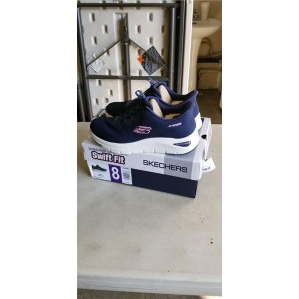 SKECHERS SWIFT FIT WOMANS NAVY RUNNING SHOES. SIZE 8. RETAIL $59.99