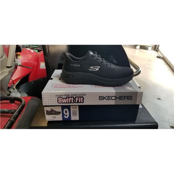 SKETCHERS SWIFT FIT SIZE 9 MENS SNEAKERS