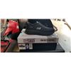 Image 1 : SKETCHERS SWIFT FIT SIZE 9 MENS SNEAKERS