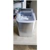 Image 2 : AS NEW INSIGNIA 26LB PORTABLE ICE MAKER - TESTED WORKING, RETAIL $199