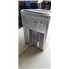 Image 4 : AS NEW INSIGNIA 26LB PORTABLE ICE MAKER - TESTED WORKING, RETAIL $199