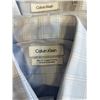Image 3 : 2 CALVIN KLEIN SLIM FIT COUPE CINTREE SIZE 32/33 AND 34/35, AND CALVIN KLEIN SIZE 32W X 30L PANTS