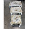 Image 1 : 3 NESTING SIDE TABLES