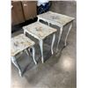 Image 4 : 3 NESTING SIDE TABLES