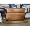 Image 3 : QUEENSIZE BEDFRAME W/ NIGHT STAND