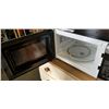 Image 2 : DANBY MICROWAVE OVEN