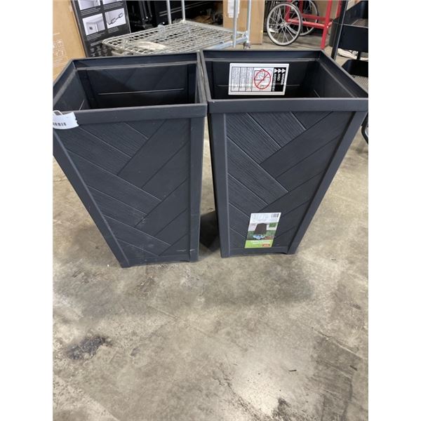 2 NEW BLACK PLANTERS