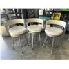 Image 4 : 5 SWIVEL LEATHER-LOOK BARSTOOLS - PEALING