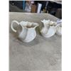 Image 2 : 5 PIECES BELLEEK CHINA - 2 DISHES, 3 CREAMERS