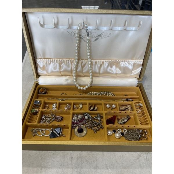 JEWELLERY BOX FULL OF ESTATE JEWELLERY
