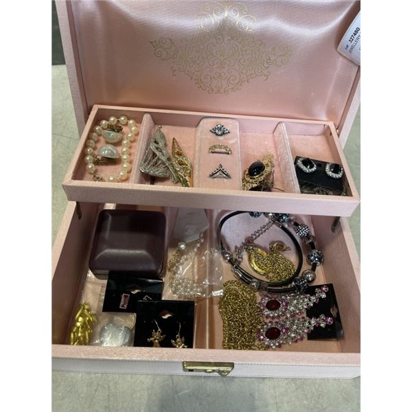 JEWELLERY BOX FULL OF ESTATE JEWELLERY