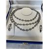 Image 2 : CASED NECKLACE AND EARRING SET