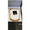 Image 2 : 2 CASED ESTATE NECKLACE AND EARRING SETS