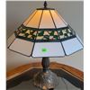 Image 1 : Stained Glass Table Lamp with Floral Pattern and Metal Base