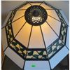 Image 4 : Stained Glass Table Lamp with Floral Pattern and Metal Base