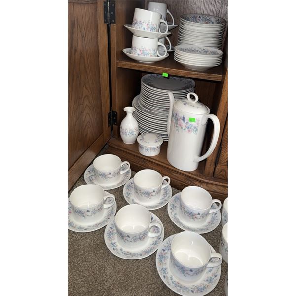 Wedgwood Angela Bone China Dinner and Tea Service Set, 44 Pieces