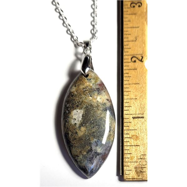 21)  ELONGATED DIAMOND SHAPED