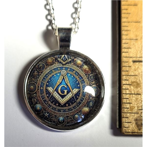 18) SILVER TONE WITH GLASS DOMED FREE