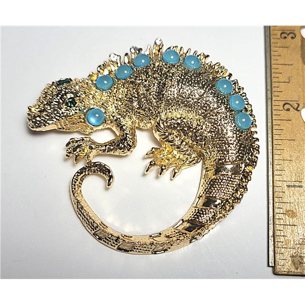 4)  STRIKING GOLD TONE LIZARD BROOCH