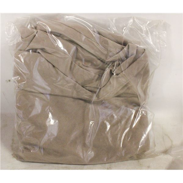 NEW AMAZON ESSENTIALS 32 X 30 BEIGE DRESS PANTS