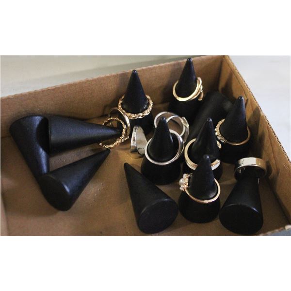 LOT OF 12 ESTATE RINGS
