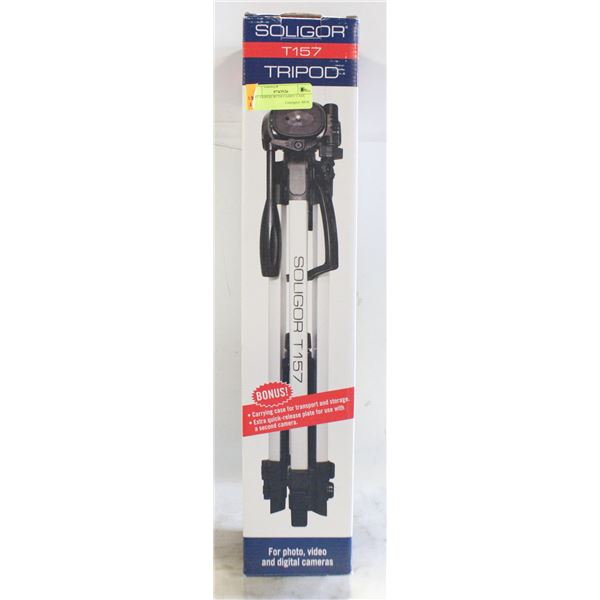 T157 TRIPOD WITH CARRY CASE