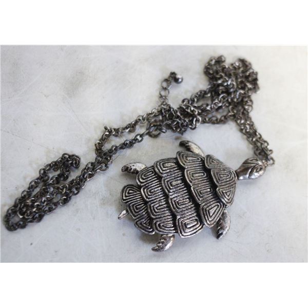 VINTAGE ARTICULATED MOVING TURTLE