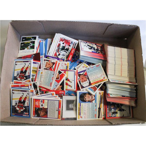 LARGE UNSEARCHED COLLECTION OF ESTATE SPORTS CARDS